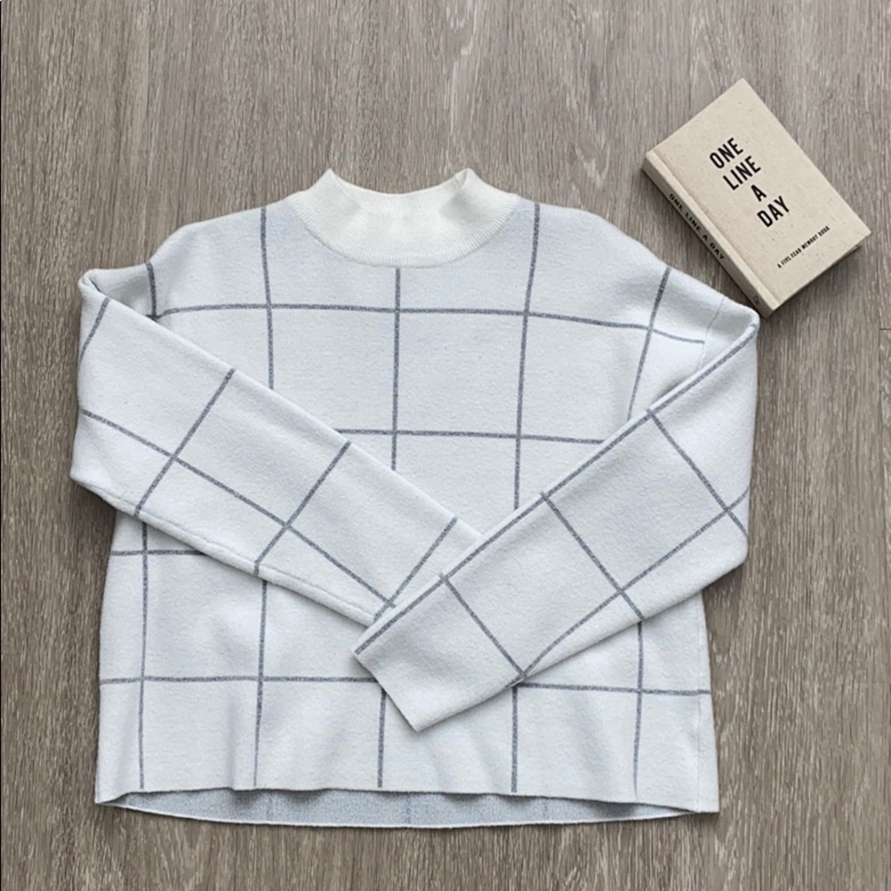 Thick semi crop sweater